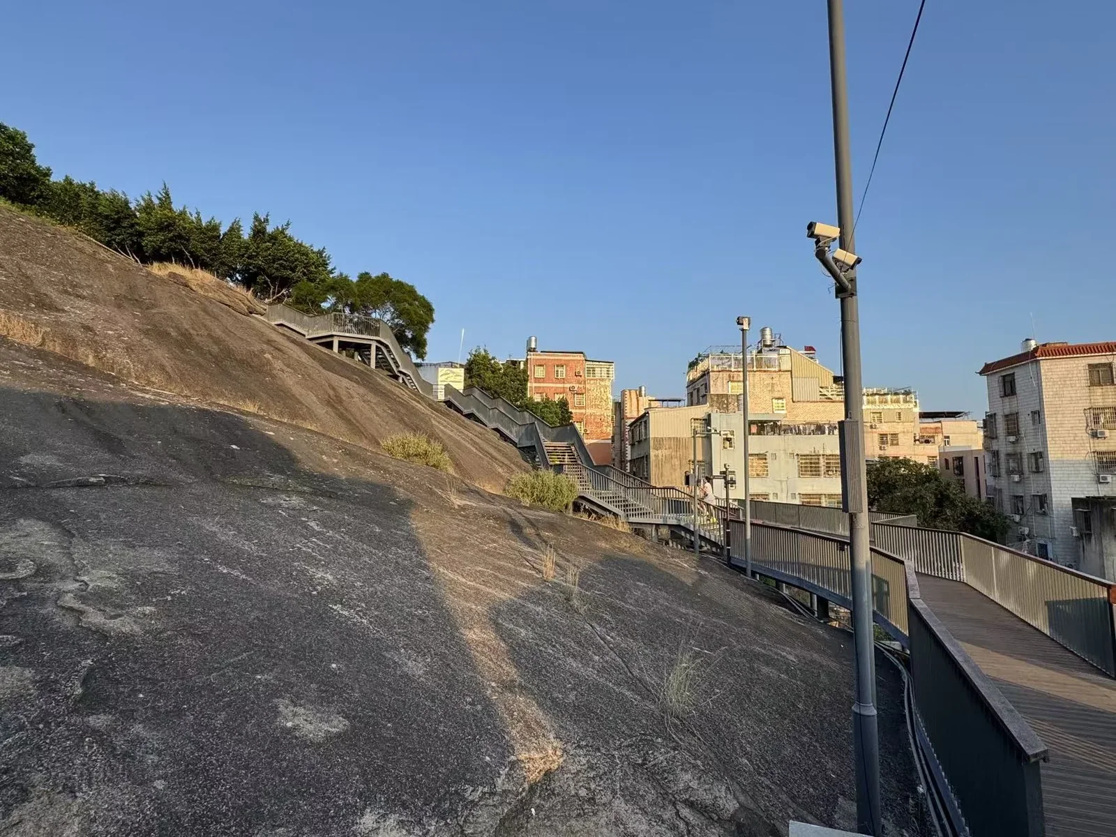 山岩步行界面